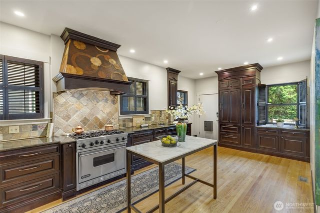 1000 15th Avenue E, Seattle, WA 98112