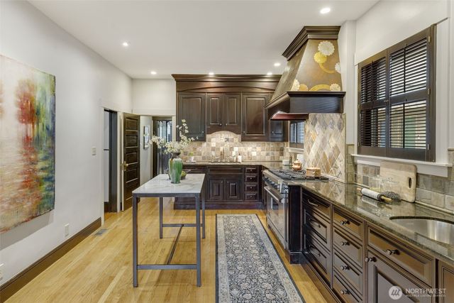 1000 15th Avenue E, Seattle, WA 98112
