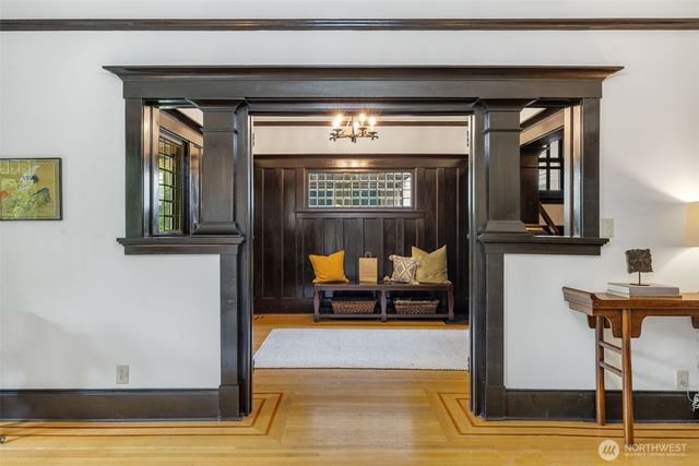 1000 15th Avenue E, Seattle, WA 98112