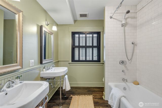 1000 15th Avenue E, Seattle, WA 98112