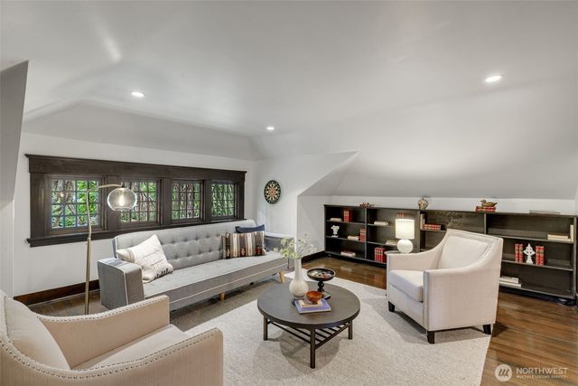 1000 15th Avenue E, Seattle, WA 98112