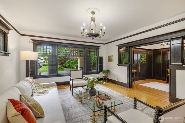 1000 15th Avenue E, Seattle, WA 98112