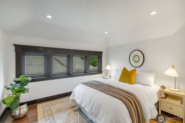 1000 15th Avenue E, Seattle, WA 98112