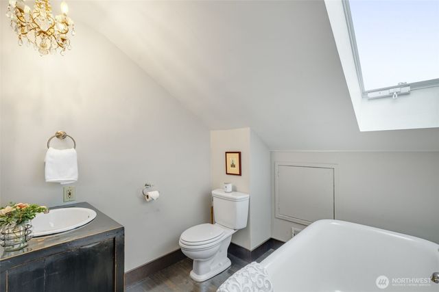 1000 15th Avenue E, Seattle, WA 98112