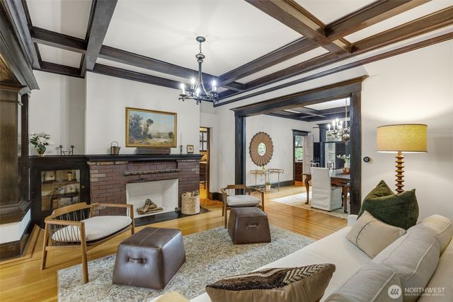 1000 15th Avenue E, Seattle, WA 98112