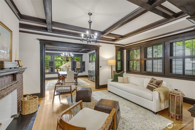 1000 15th Avenue E, Seattle, WA 98112