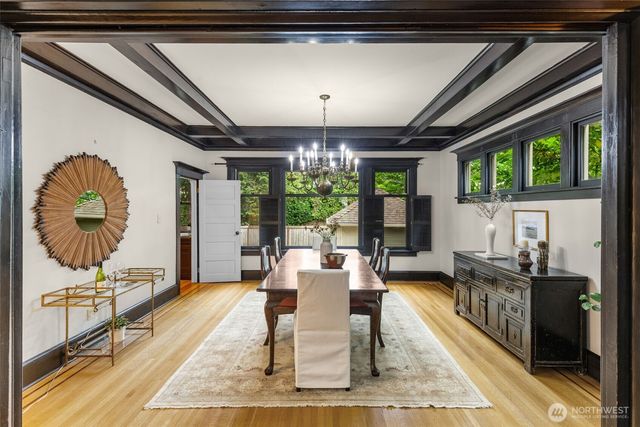 1000 15th Avenue E, Seattle, WA 98112