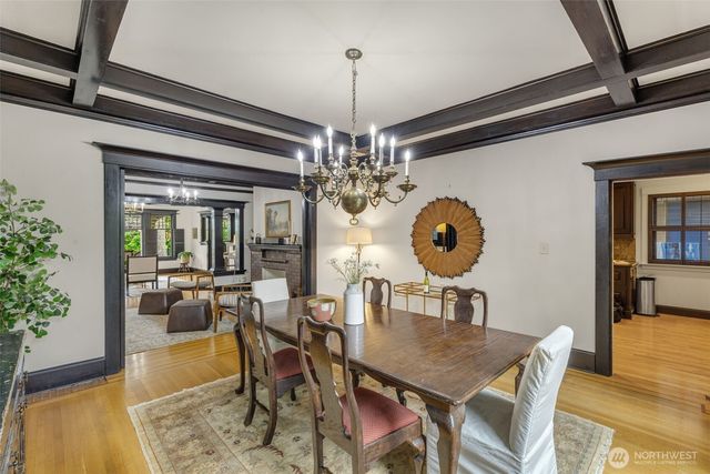 1000 15th Avenue E, Seattle, WA 98112