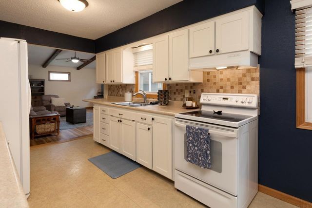 2308 Royal Drive, Cedar Falls, IA 50613