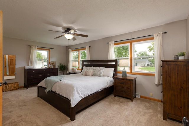 2308 Royal Drive, Cedar Falls, IA 50613