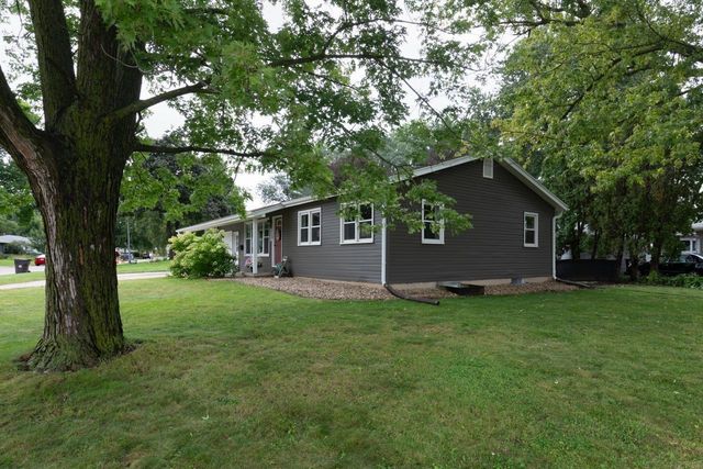 2308 Royal Drive, Cedar Falls, IA 50613