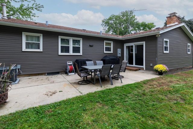 2308 Royal Drive, Cedar Falls, IA 50613