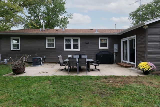 2308 Royal Drive, Cedar Falls, IA 50613