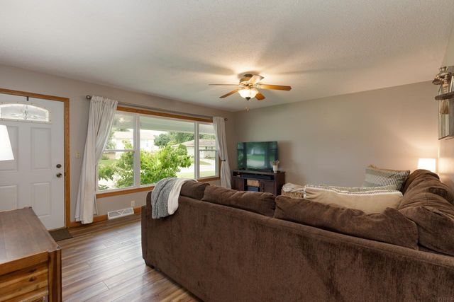 2308 Royal Drive, Cedar Falls, IA 50613