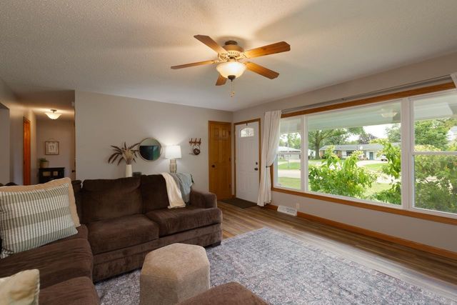 2308 Royal Drive, Cedar Falls, IA 50613