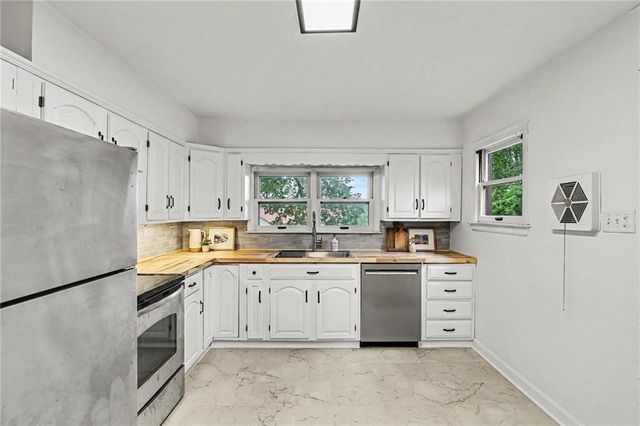 7503 Harry S Truman Road, Grandview, MO 64030