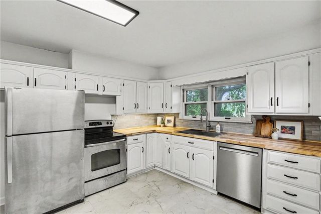 7503 Harry S Truman Road, Grandview, MO 64030
