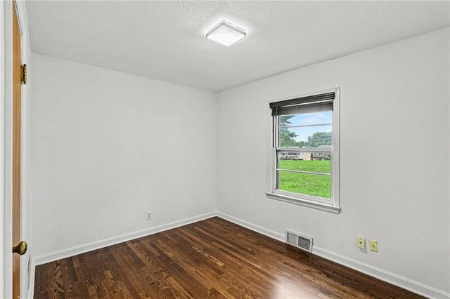 7503 Harry S Truman Road, Grandview, MO 64030