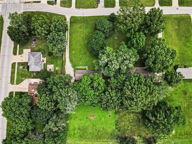 7503 Harry S Truman Road, Grandview, MO 64030