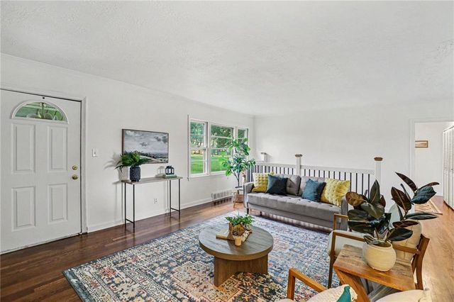 7503 Harry S Truman Road, Grandview, MO 64030
