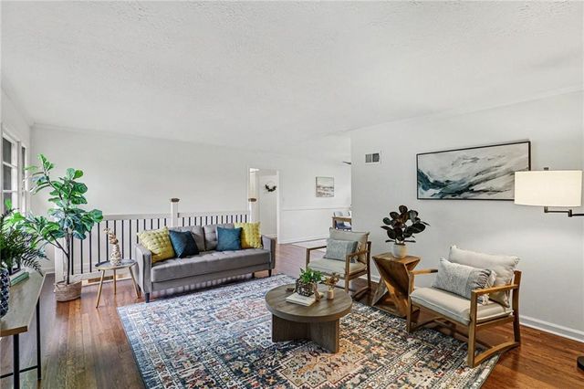 7503 Harry S Truman Road, Grandview, MO 64030