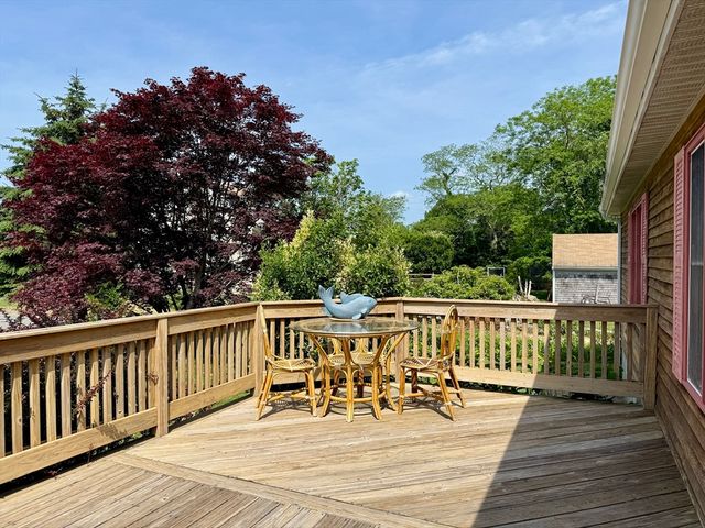 3 Teal Cir, Fairhaven, MA 02719