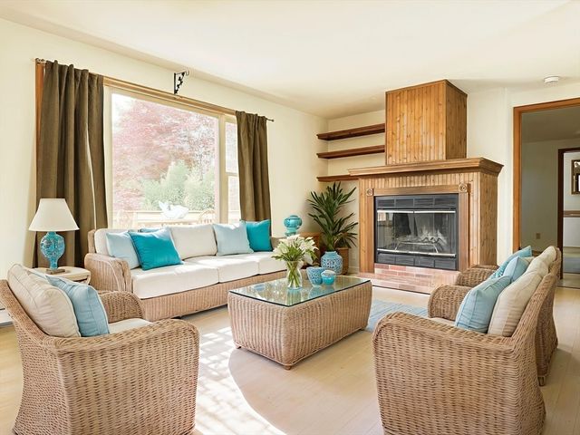 3 Teal Cir, Fairhaven, MA 02719
