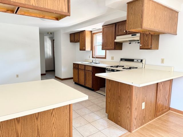 3 Teal Cir, Fairhaven, MA 02719