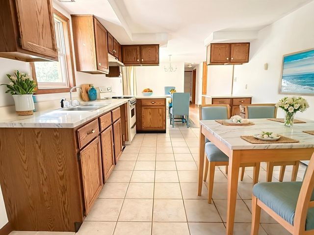 3 Teal Cir, Fairhaven, MA 02719