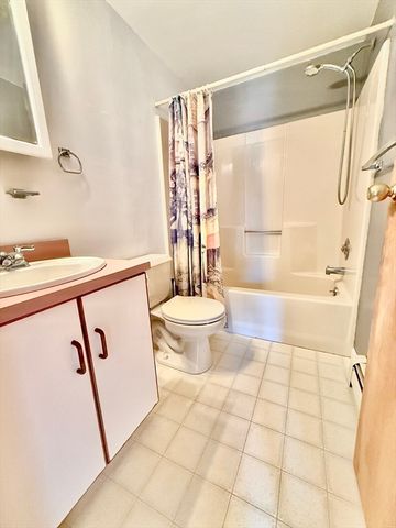 3 Teal Cir, Fairhaven, MA 02719