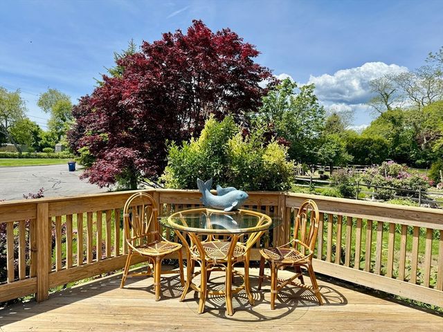 3 Teal Cir, Fairhaven, MA 02719