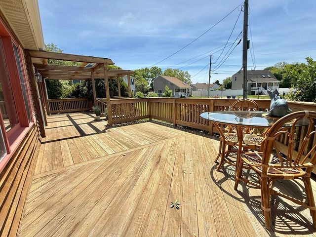 3 Teal Cir, Fairhaven, MA 02719