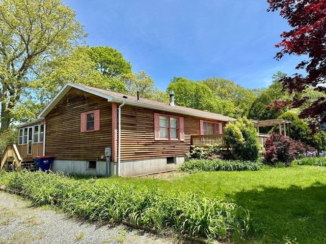 3 Teal Cir, Fairhaven, MA 02719