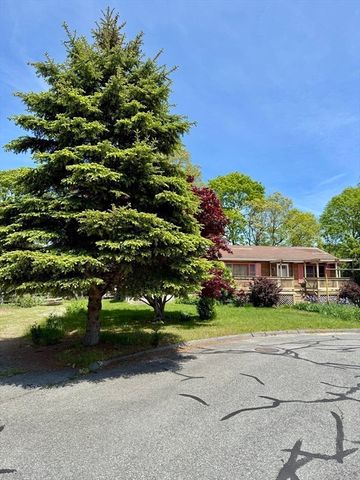 3 Teal Cir, Fairhaven, MA 02719