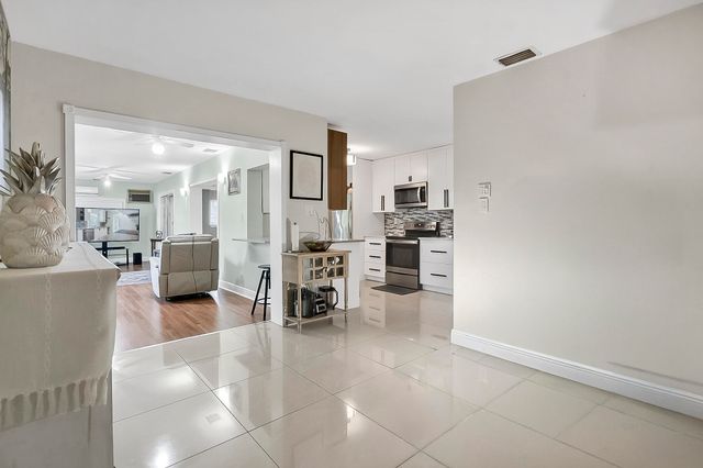 7204 NW 71st Avenue, Tamarac, FL 33321