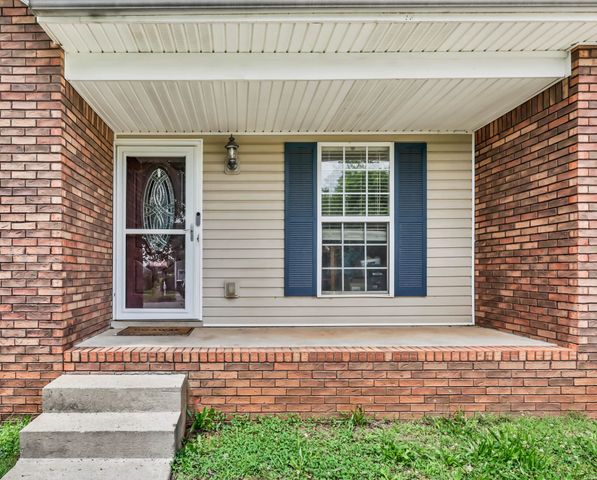 727 Ellie Nat Dr, Clarksville, TN 37040
