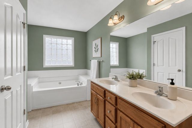 727 Ellie Nat Dr, Clarksville, TN 37040