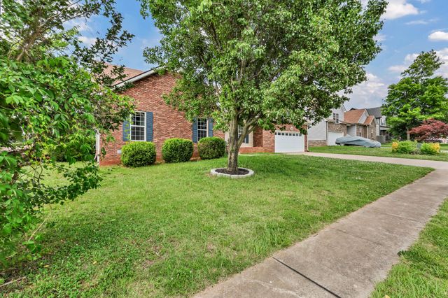 727 Ellie Nat Dr, Clarksville, TN 37040