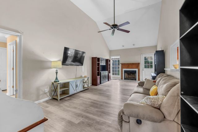 727 Ellie Nat Dr, Clarksville, TN 37040