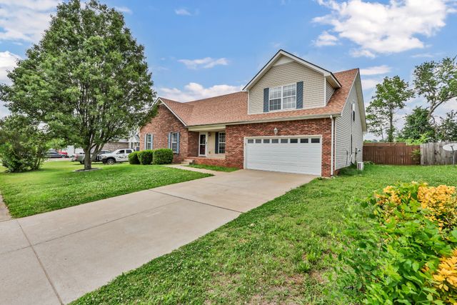 727 Ellie Nat Dr, Clarksville, TN 37040