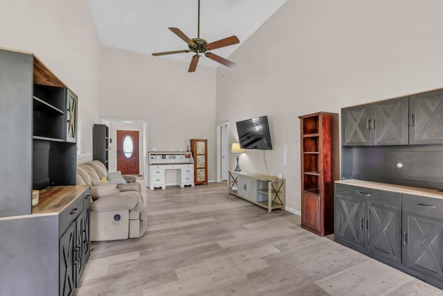 727 Ellie Nat Dr, Clarksville, TN 37040