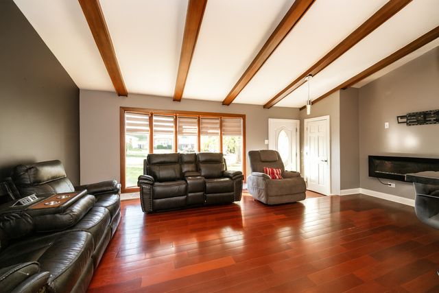 8909 S 85th Court, Hickory Hills, IL 60457