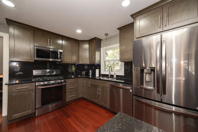 8909 S 85th Court, Hickory Hills, IL 60457