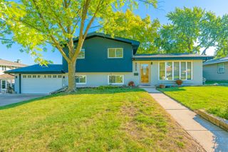 8909 S 85th Court, Hickory Hills, IL 60457