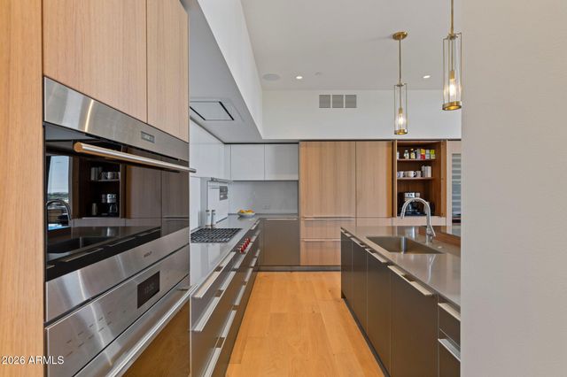 5000 N CAMELBACK RIDGE Drive 208, Scottsdale, AZ 85251