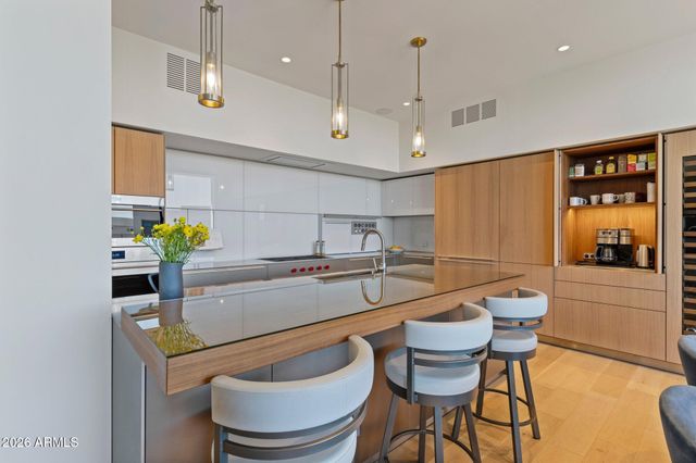 5000 N CAMELBACK RIDGE Drive 208, Scottsdale, AZ 85251