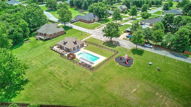 925 Hillcroft Terrace, Cave Springs, AR 72718