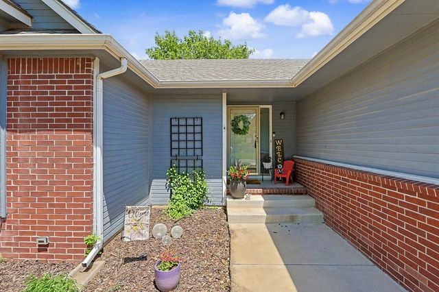 9614 W Chartwell St, Wichita, KS 67205
