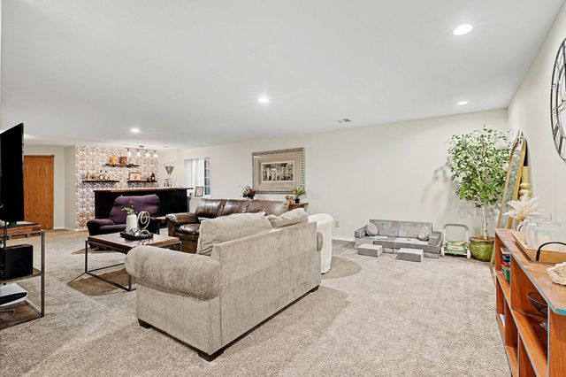 9614 W Chartwell St, Wichita, KS 67205