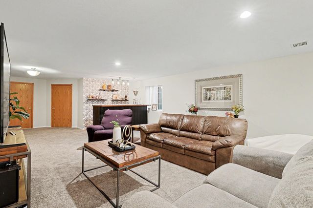 9614 W Chartwell St, Wichita, KS 67205